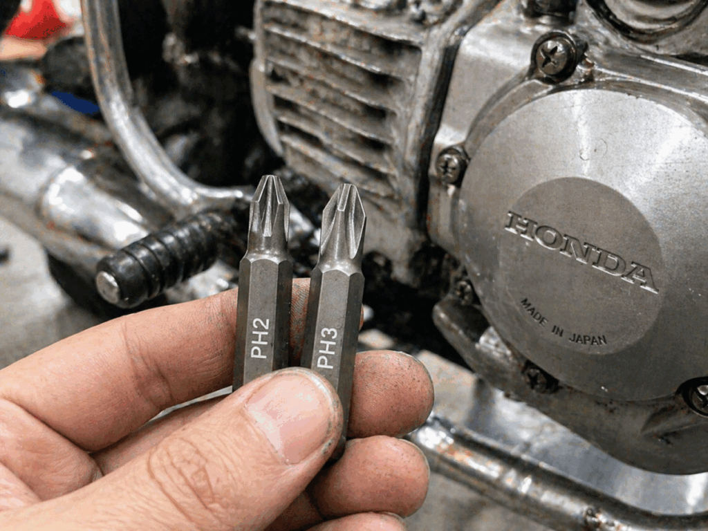PH2 and PH3 JIS screwdriver bits for Honda Super Cub engine maintenance
