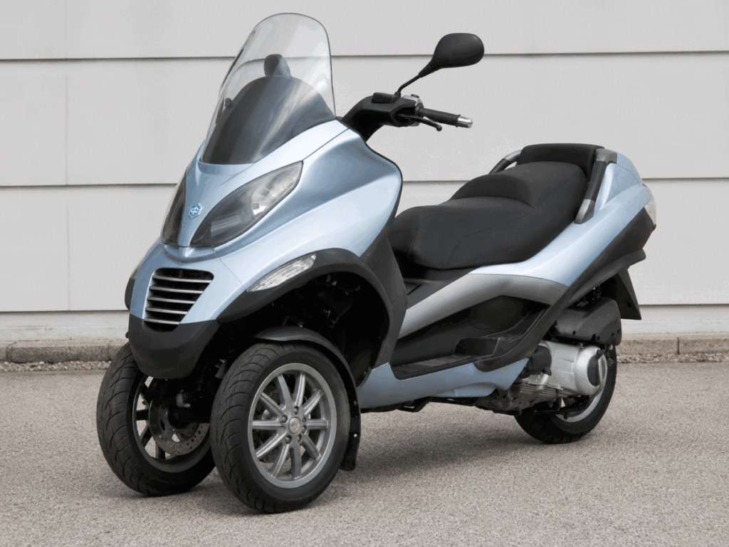  Piaggio MP3 250 2006 — the first tilting three-wheel scooter