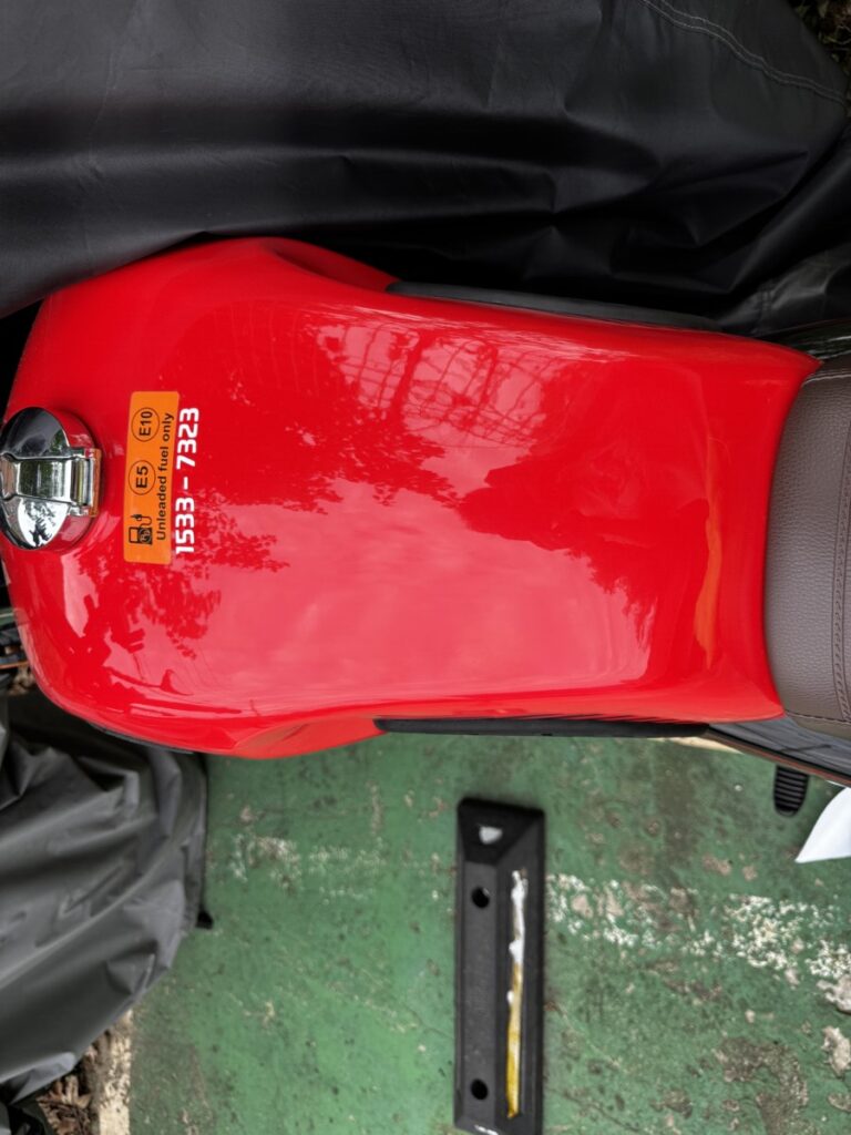 Top view of a glossy red Keeway SR125 fuel tank before installing side tank pads